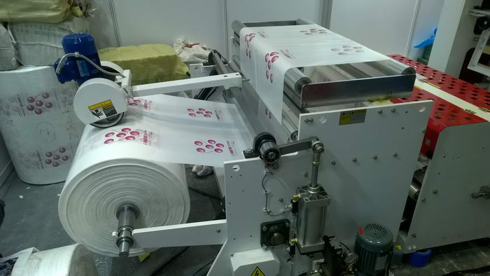 машина для производства пакетов майка в рулоне на шпуле